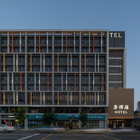 In Joy Hotel Тайчжун Экстерьер фото