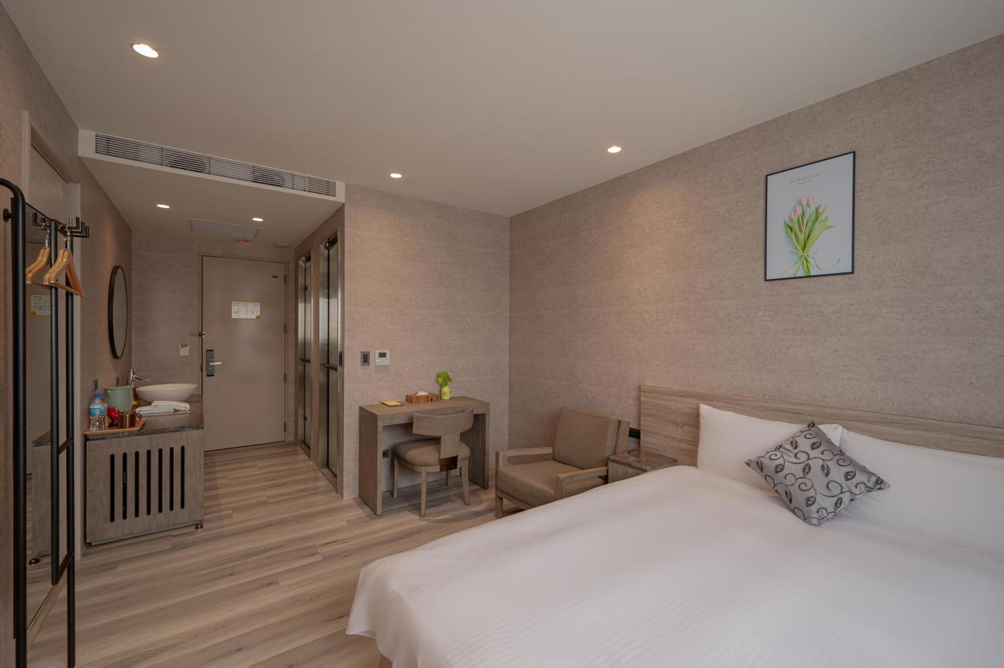 In Joy Hotel Тайчжун Экстерьер фото