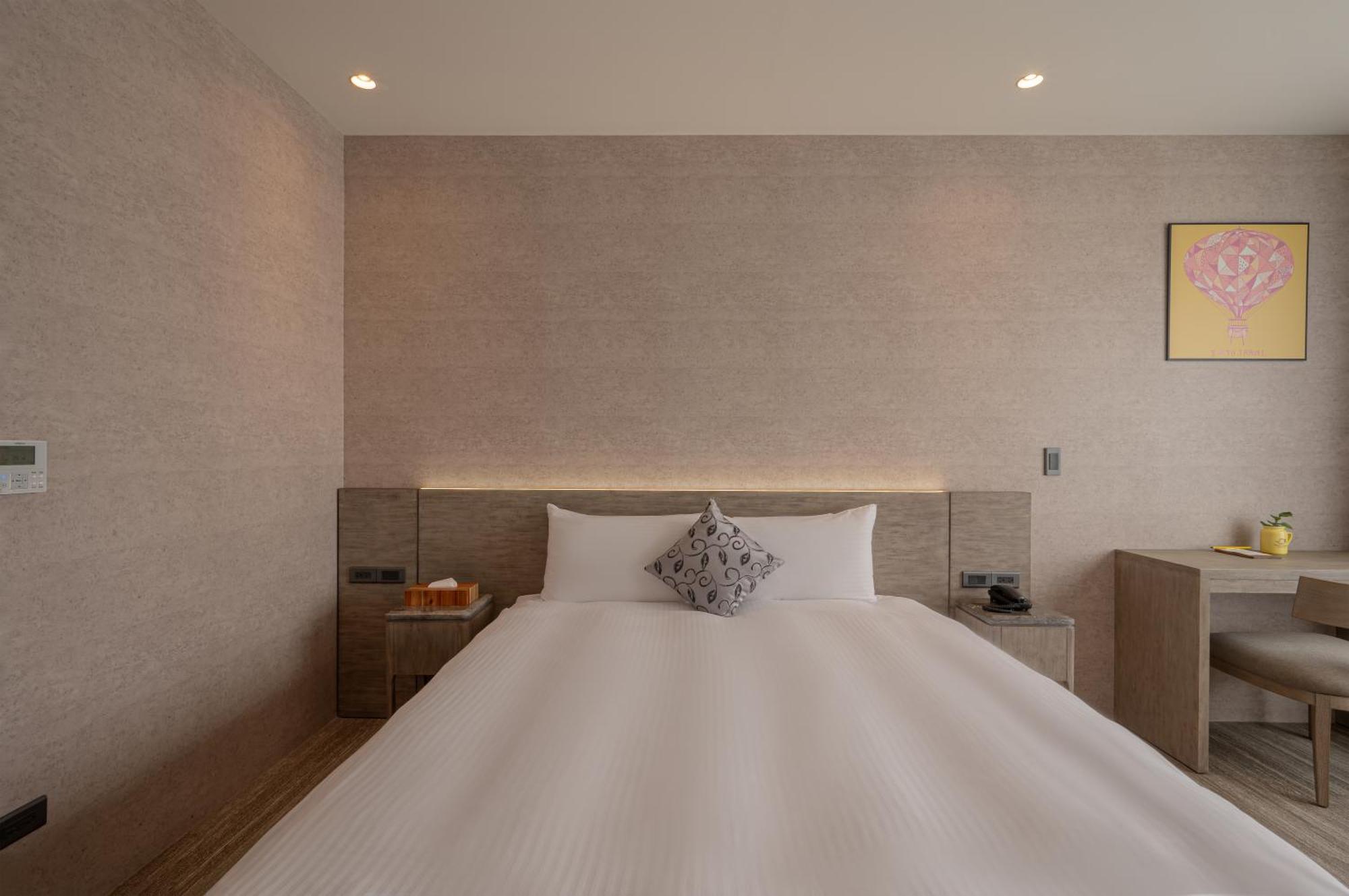 In Joy Hotel Тайчжун Экстерьер фото