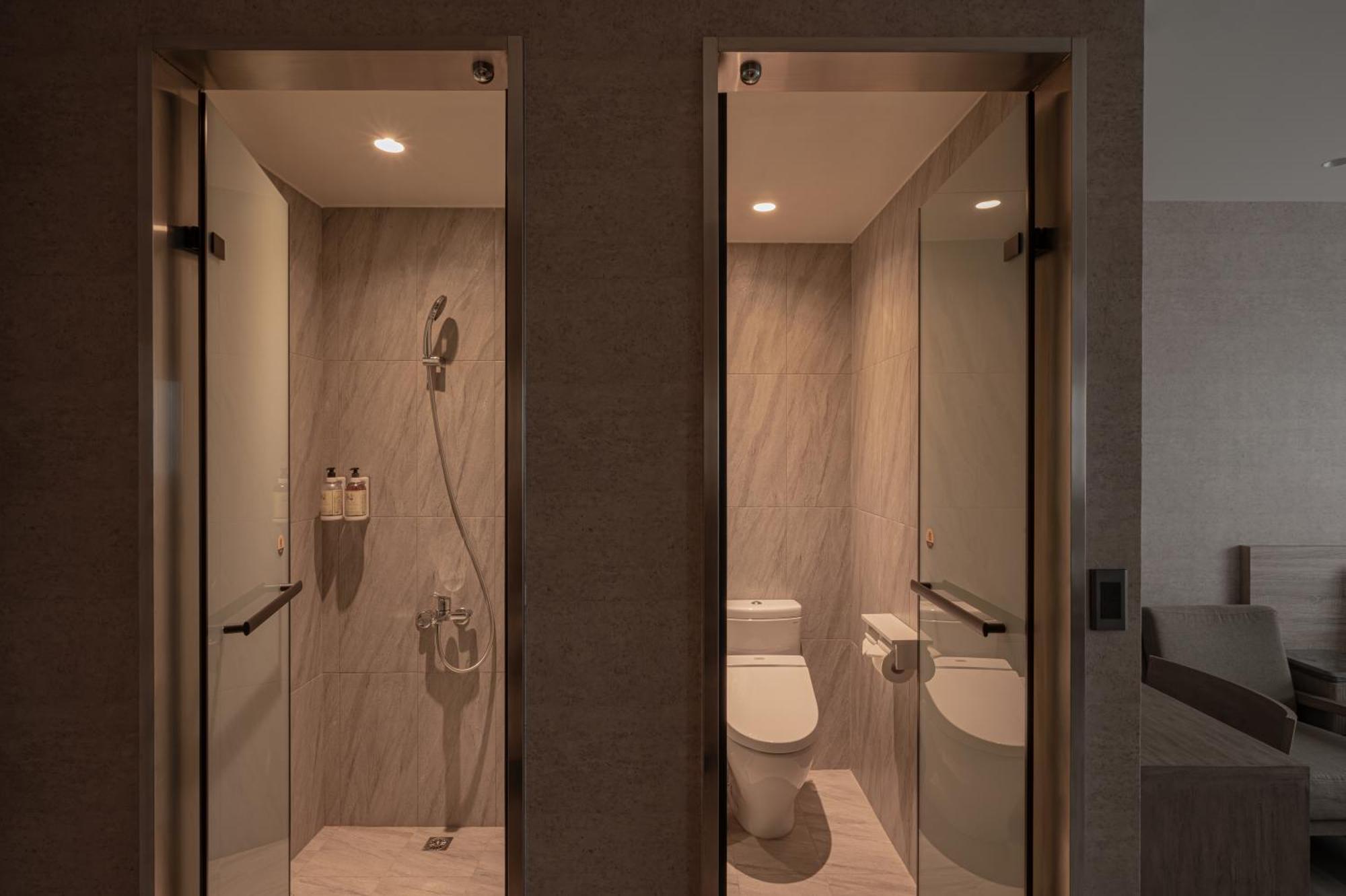 In Joy Hotel Тайчжун Экстерьер фото