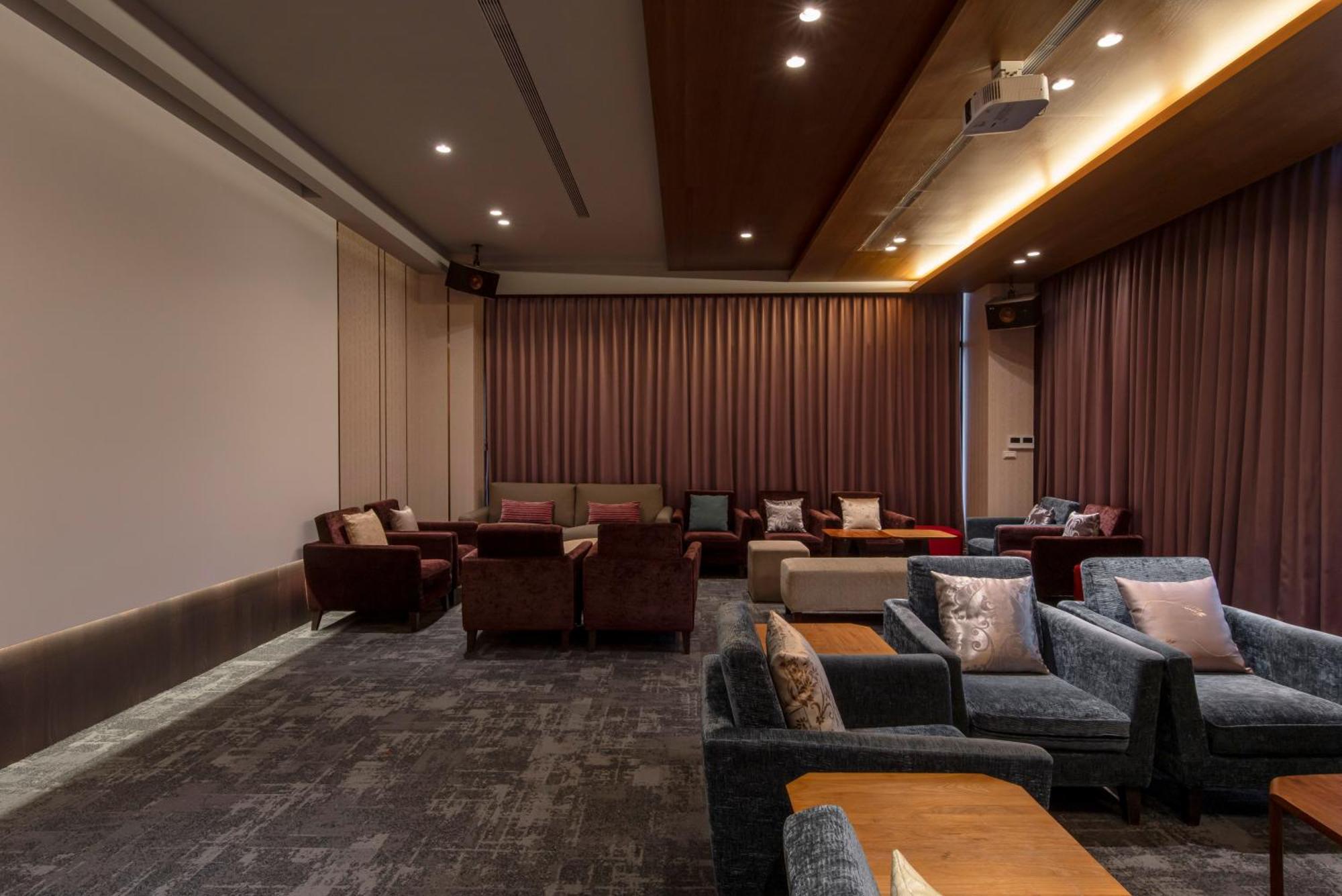 In Joy Hotel Тайчжун Экстерьер фото